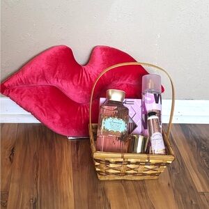 Valentine’s Day gift basket spa set of 7 body mist, lip gloss lotion
